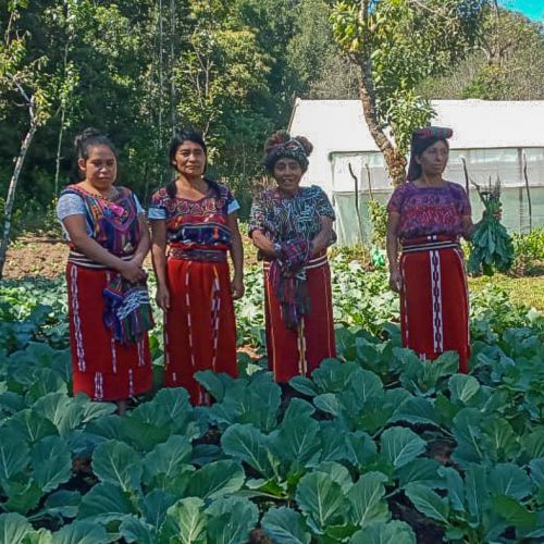 Mujeres en la comunidad de La Pista.